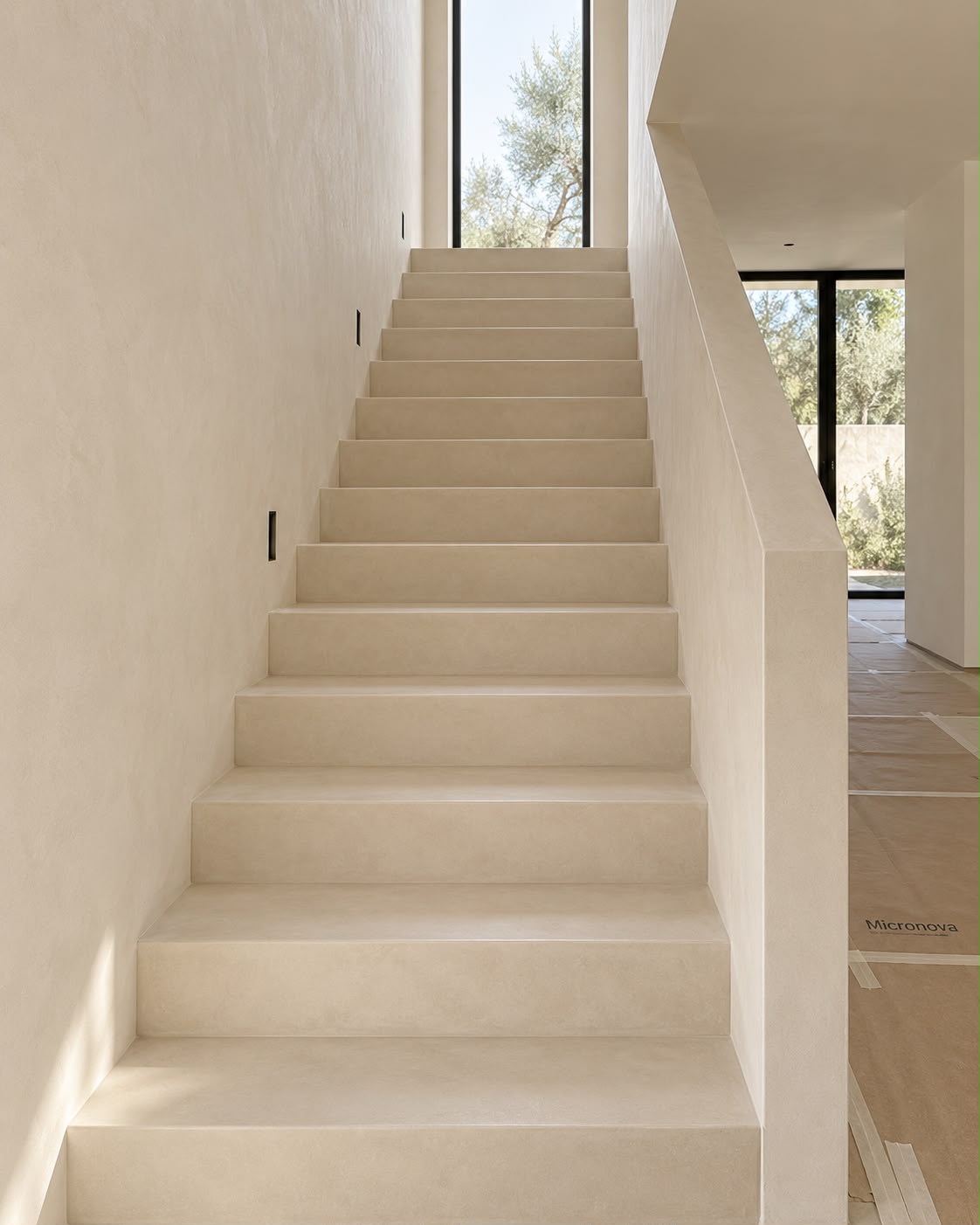 Trabajo de microcemento en escaleras realizado por Micronova 2