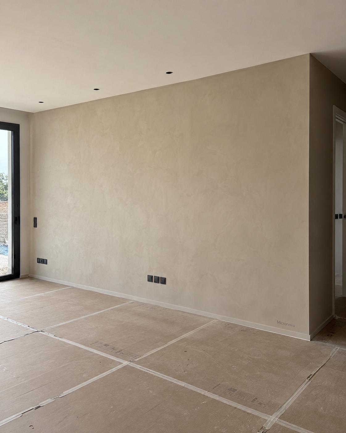 Referencia estética de pared interior en tono beige